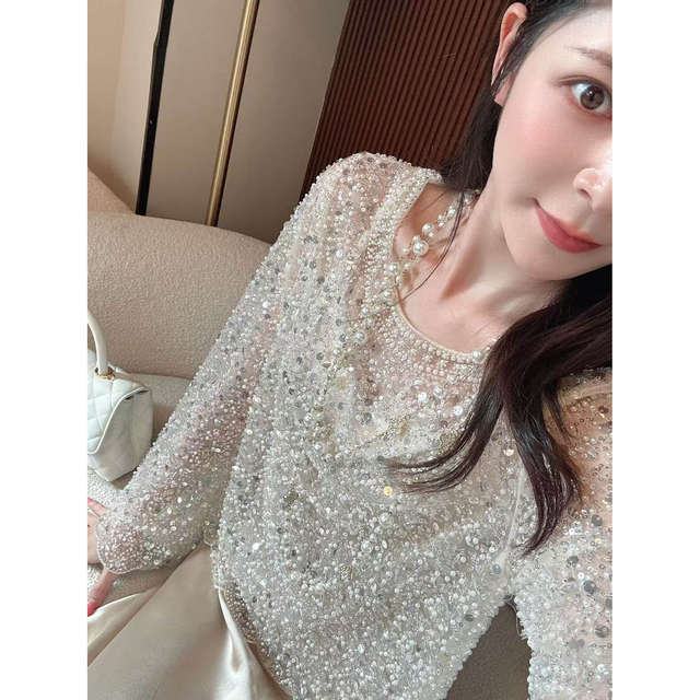 2026 ຕົ້ນພາກຮຽນ spring ຕົ້ນປີ 2026 ອຸດສາຫະກໍາຫນັກຝຣັ່ງ sequined beading luxury ການອອກແບບ hollow blouse lace ເສື້ອແຂນຍາວເທິງ