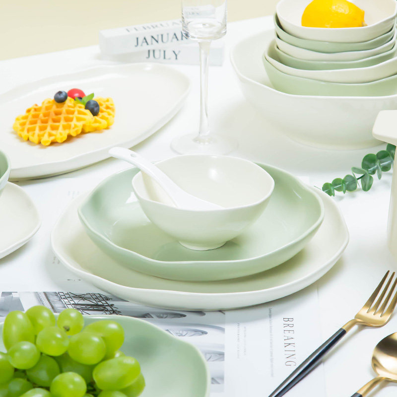 釉下彩奶油风餐具碗碟套装家用高温2025新款清新陶瓷套装盘子组合