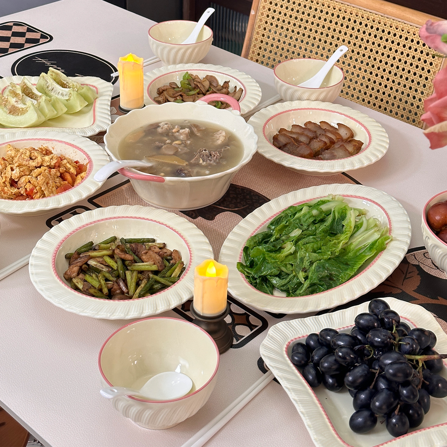 釉下彩2026新款碗碟套装家用高颜值浮雕餐具乔迁结婚送礼饭碗菜盘