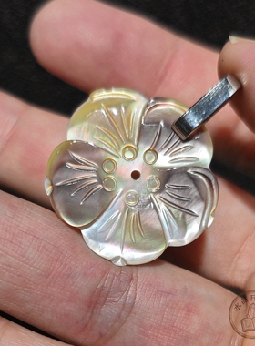 天然灰贝花朵整片雕刻吊坠 贝壳花挂坠 diy 手工项链饰品配件