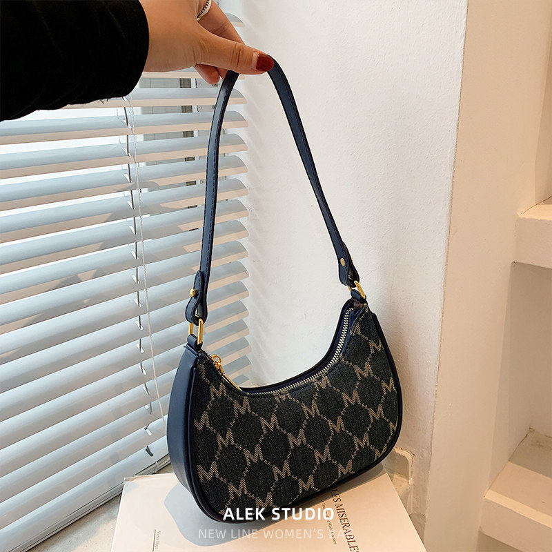  黑金刚户外女士包袋