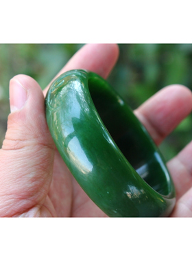 天然新疆和田玉碧玉雕花手镯