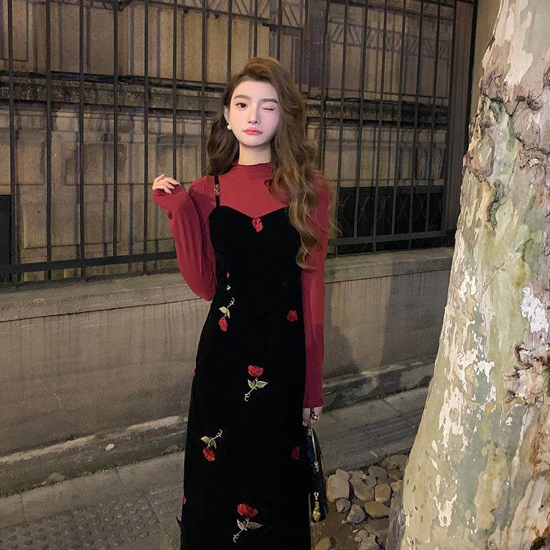 AM NANA 丝绒吊带新年战袍法式玫瑰刺绣女复古气质包臀高级感裙子,淘宝优惠券,粉丝福利购,淘宝优惠卷