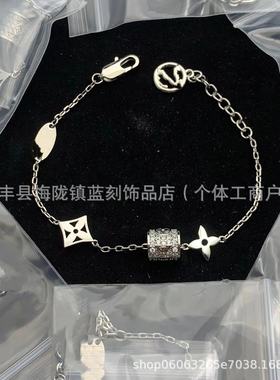 驴家高版本金色小蜜蜂卡通人偶字母手链四叶草挂件保色饰品手链