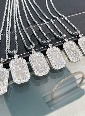 CELIEKALRA26个字母方牌项链