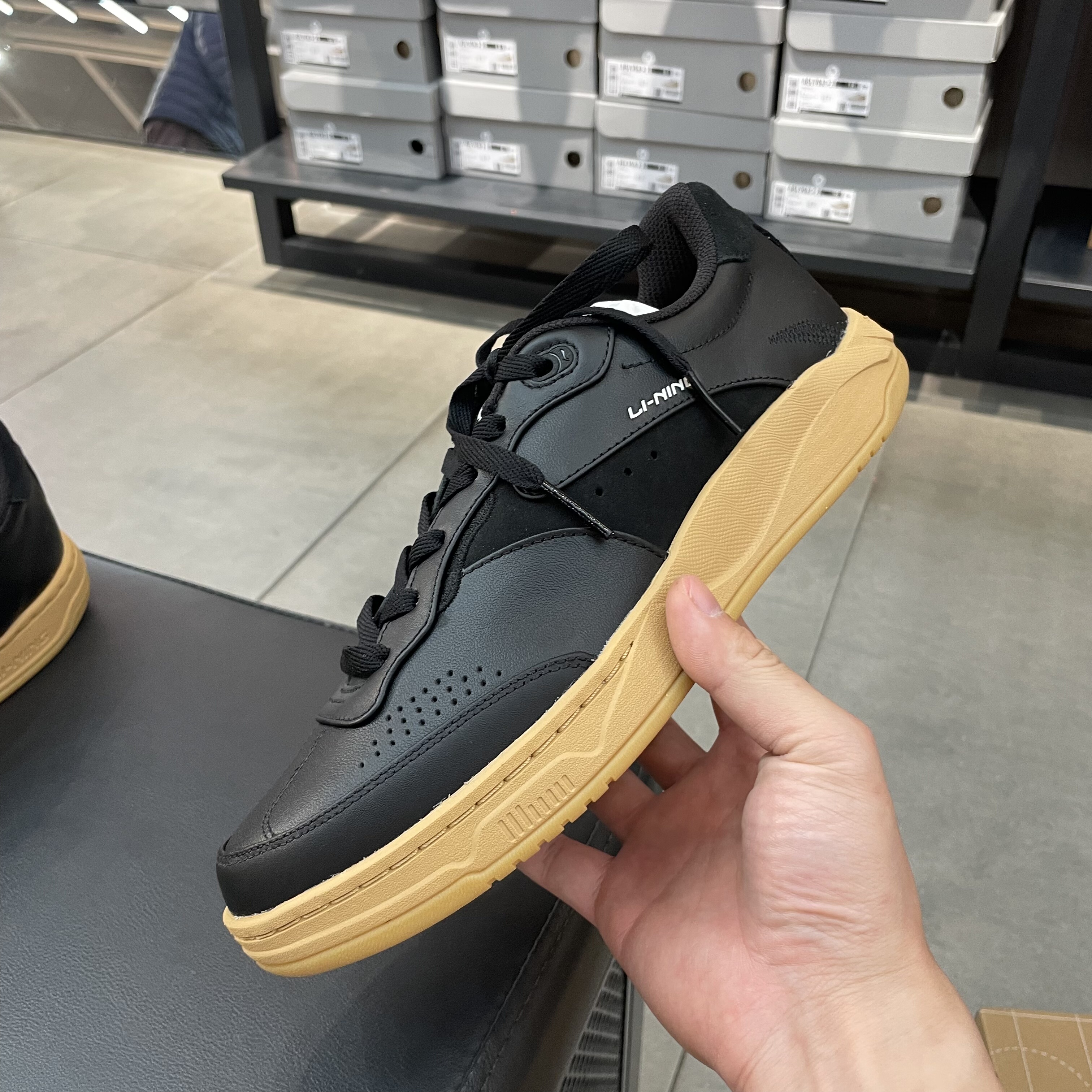 李宁休闲鞋 2025冬季新品和光男子舒适软弹时尚经典运动鞋AGCV385,淘宝优惠券,粉丝福利购,淘宝优惠卷