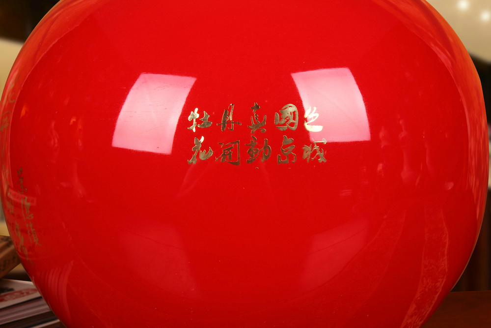 景德镇陶瓷器花瓶 中国红高档麦秆富贵牡丹花瓶 结婚送礼新房摆件