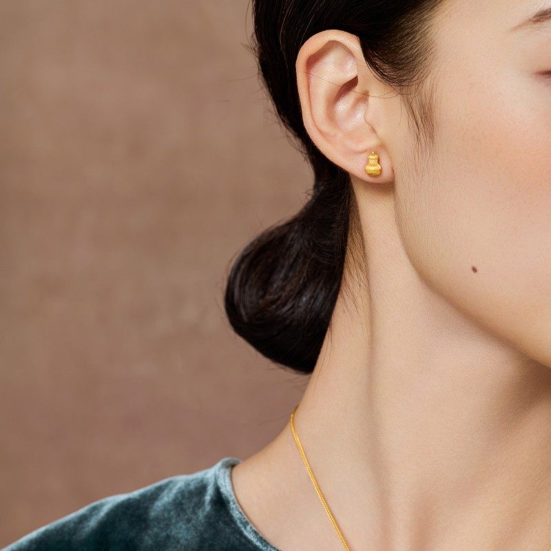 周生生东方古祖足金镶嵌钻石南瓜纹小葫芦古法黄金耳钉耳饰95994E,淘宝优惠券,粉丝福利购,淘宝优惠卷