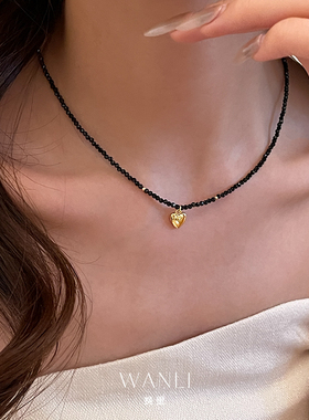黑色串珠爱心吊坠锁骨链