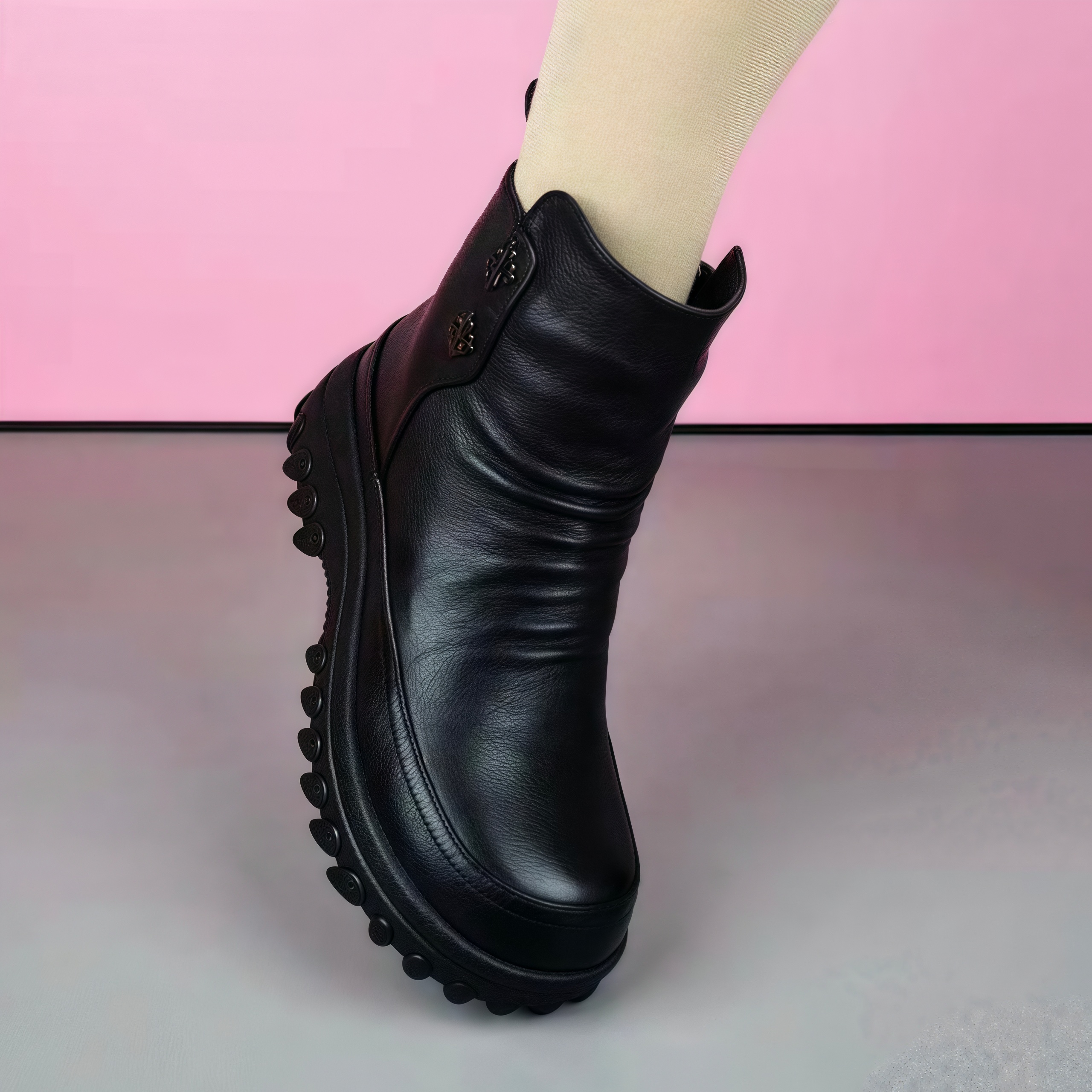 纯牛皮马丁靴女冬季新款厚底短靴真皮羊毛棉靴舒适防滑软底妈妈鞋 - 图2