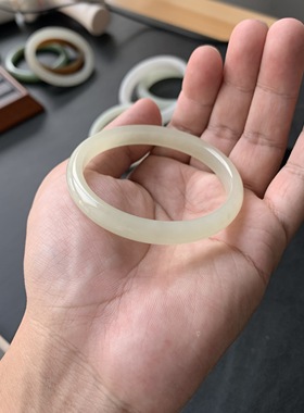 52圈口手镯和田玉米黄色俄料