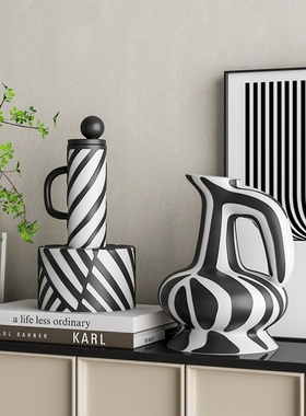 现代客厅电视柜插花绿植小众设计