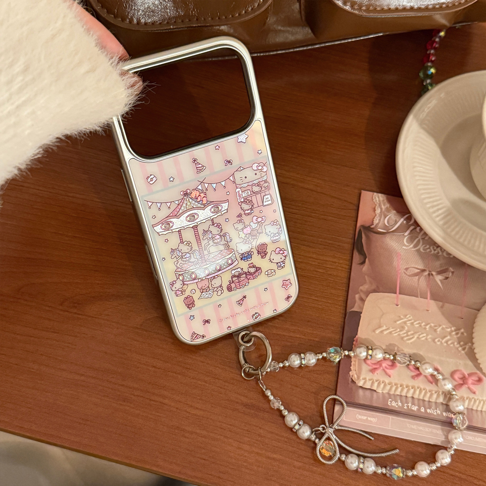 鎏金游乐园猫咪适用苹果17promax手机壳iphone16新款15pro女款14电镀12创意少女心17粉色条纹立体13硬壳挂链,淘宝优惠券,粉丝福利购,淘宝优惠卷