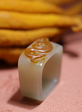 【姑苏润石堂】在售5.4克新疆和田玉籽料红皮青玉凤凰玉戒