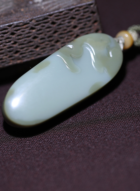 【姑苏润石堂】在售16.5克新疆和田玉籽料红皮沙枣青平安牌吊坠