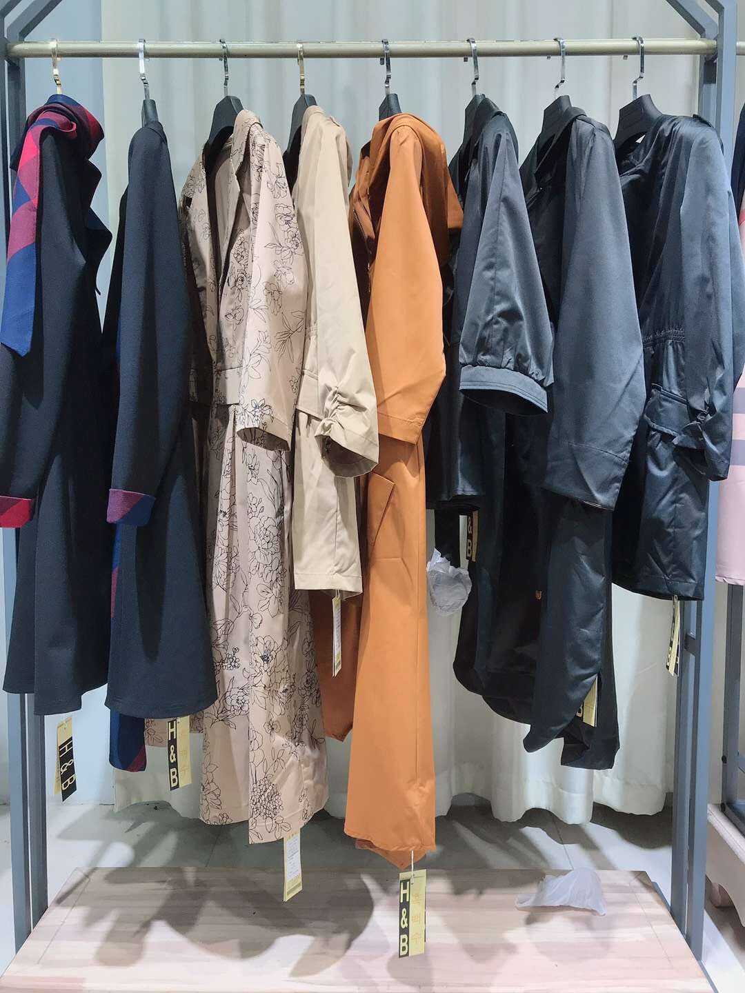 高品质轻奢风衣先到先得 袖 黑白 蔡蔡直播间 高品质轻奢风衣先到先得 袖 黑白 蔡蔡直播间
