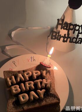 ins博主风生日尖顶帽黑白字母款