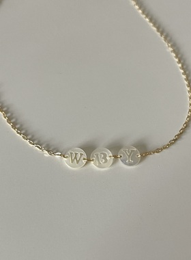 原创字母可定制姓名礼物英文手链复古白蝶贝ins风高级感生日礼物