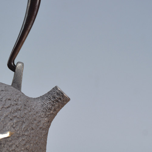 龟寿堂 祥云瑞鹤日本铁壶 纯手工无涂层砂铁壶煮茶壶 家用烧水壶 - 图3