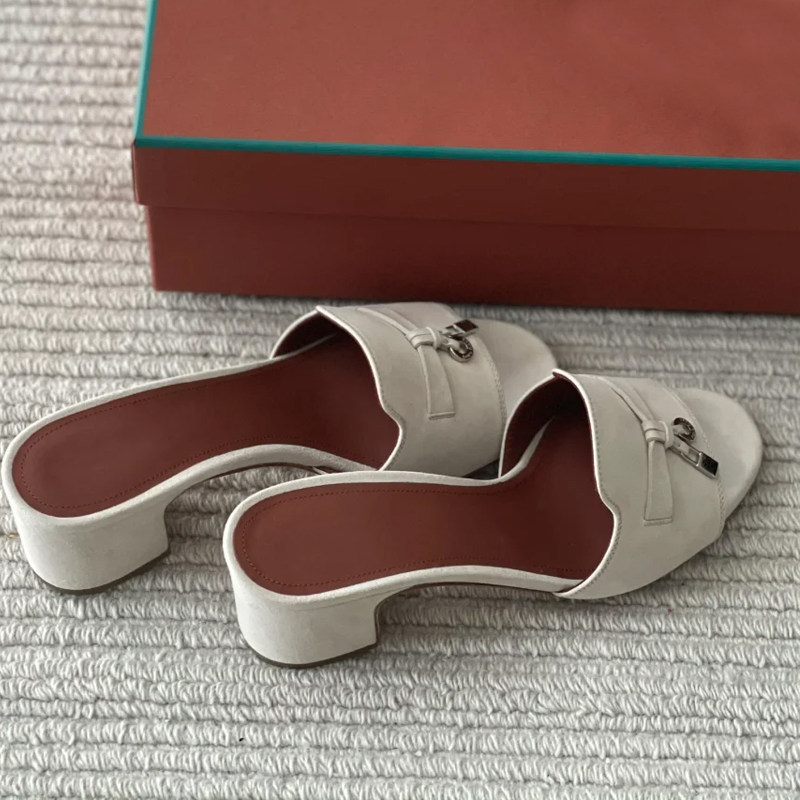 现货~拖鞋女夏季外穿2026新款LP法式吊坠一字懒人粗跟高跟凉拖鞋