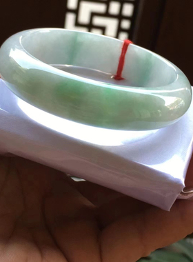 缅甸A货保真正品翡翠正圈口58-59飘绿花扁条宽版玉镯少女送礼玉镯