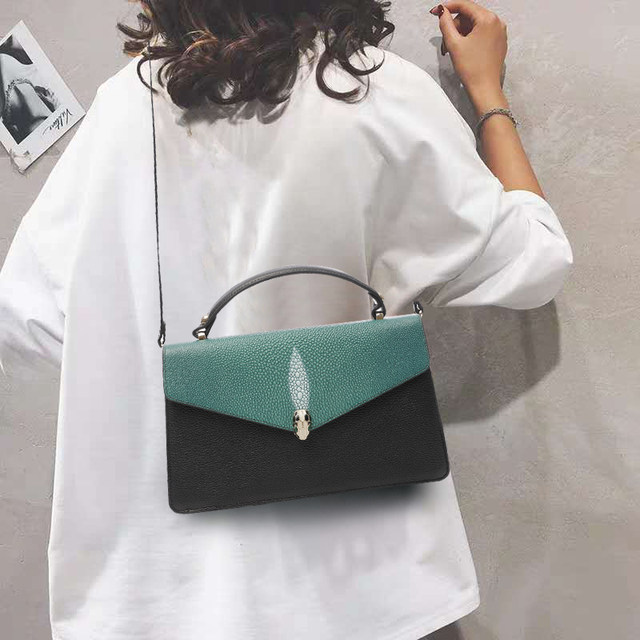 Fashion new temperament genuine leather cross-body handheld small square bag
