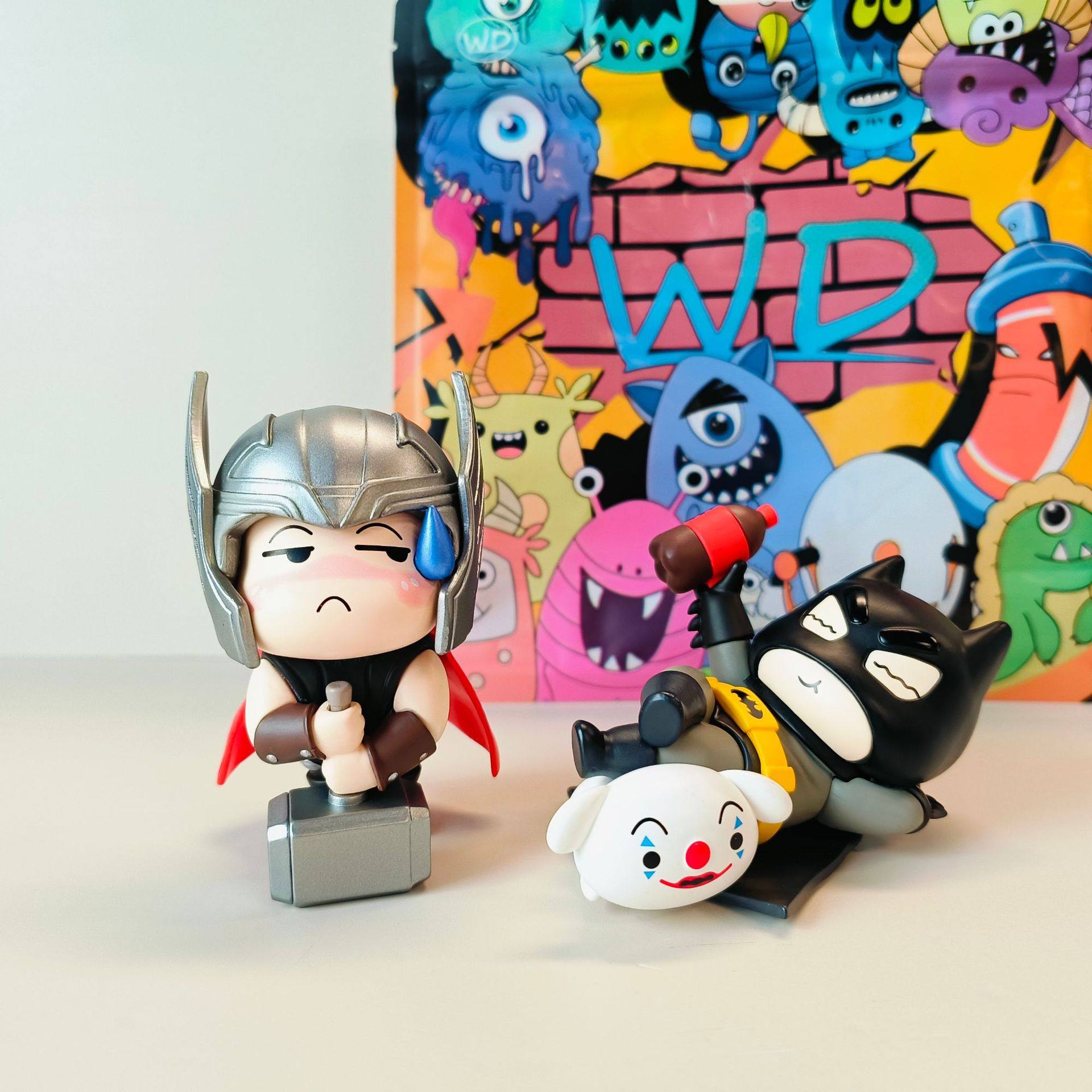 英雄联盟手办英雄联盟变装蜡笔小新系列手办盲盒蝙蝠侠钢铁侠雷神摆件男生礼物