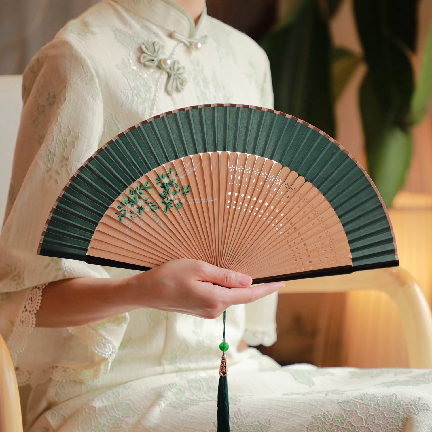 扇子夏天便携汉服古风绿色折扇女式随身新中式国风旗袍折叠小扇子