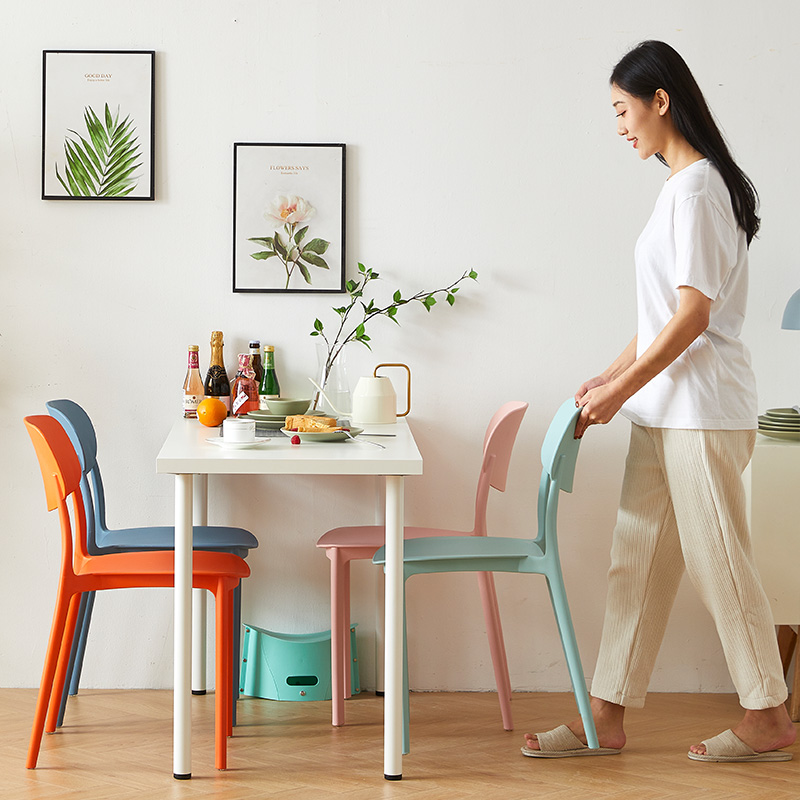 椅子家用塑料餐椅北欧简约现代靠背白色餐桌椅可叠放卧室久坐凳子