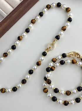 香港壹刻珠宝进口南洋8mm大贝珠琥珀果项链配有专柜的礼盒和礼袋