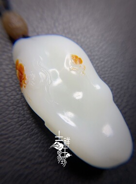 *吉祥玉易坊*俄料一级白  坐莲观音  大把玩件