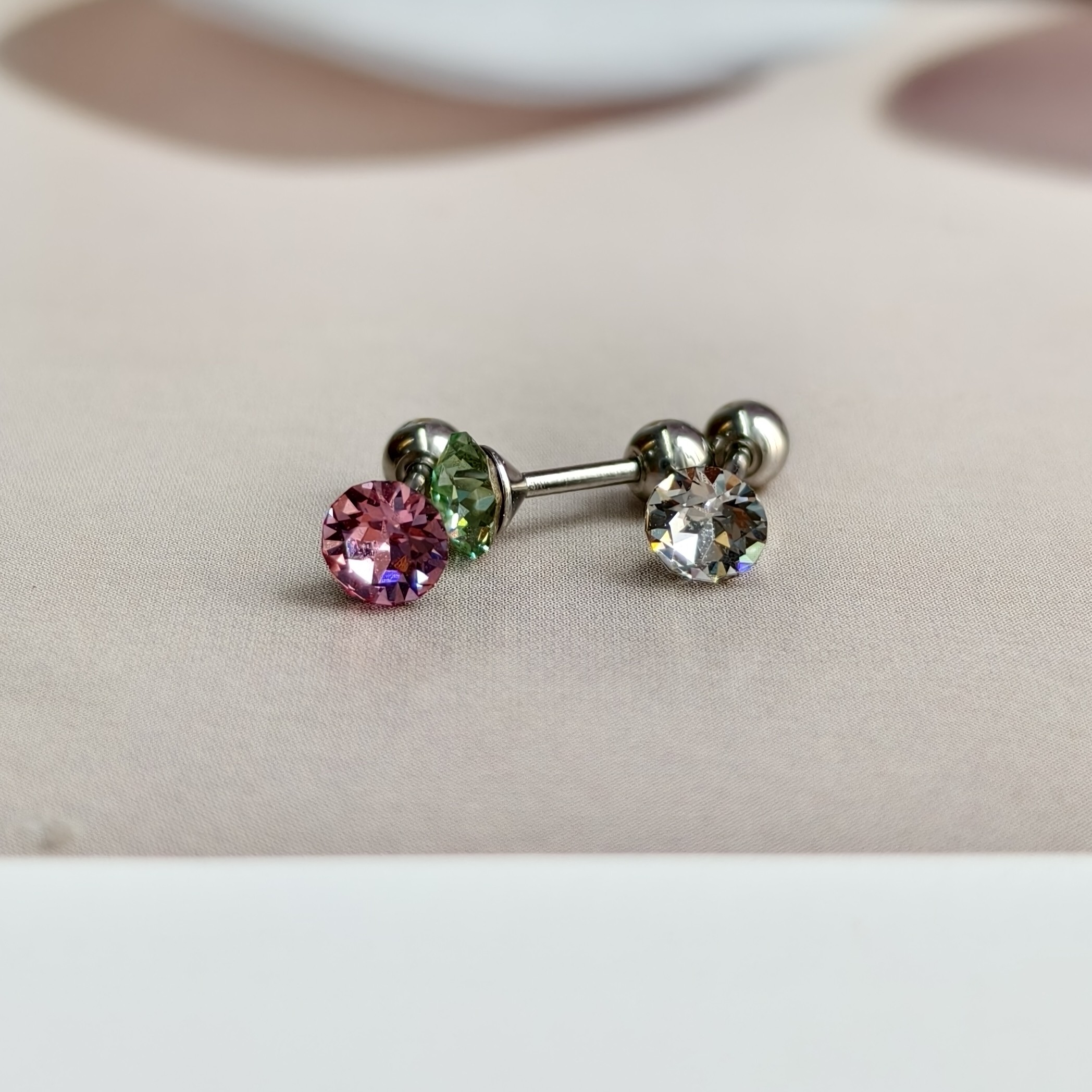 耳骨钉短杆4mm边边耳洞佩戴耳皮钉施家华子小钻钛钢螺丝养耳洞,淘宝优惠券,粉丝福利购,淘宝优惠卷