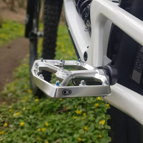 美国Crankbrothers Stamp7 山地自行车平踏 轴承山地脚踏板带钉 - 图1