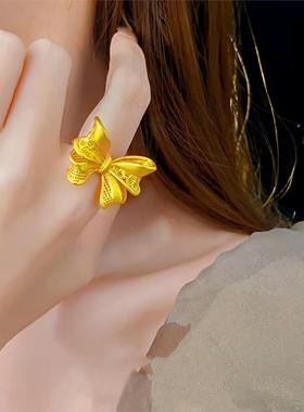 镂空蝴蝶结沙金戒指在逃