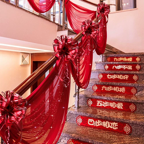 Свадебная лестница подлокотники декоративные марлевые декоративные свадебные принадлежности тянуть цветочный свадебный зал положить шарические шарики романтическое творчество