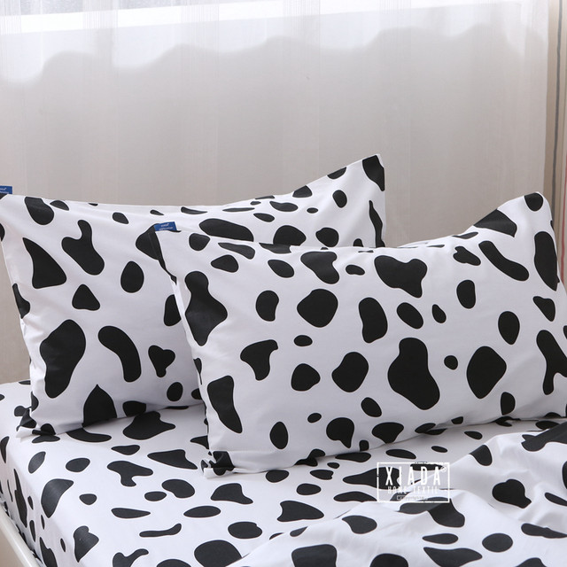 Modern and fashionable black and white cow spotted dog student bed sheets and quilt cover four-piece set cotton pure cotton bedding two persons