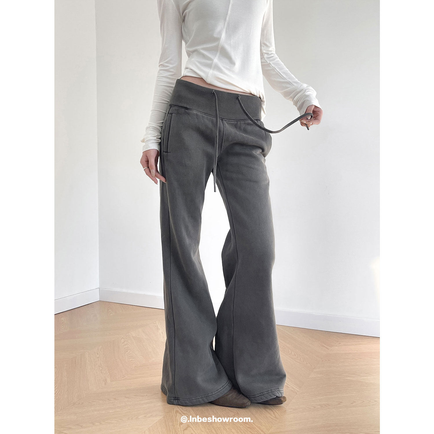 Inbeshowroom美式做旧微喇叭高腰加绒卫裤女秋冬保暖抽绳休闲裤子,淘宝优惠券,粉丝福利购,淘宝优惠卷