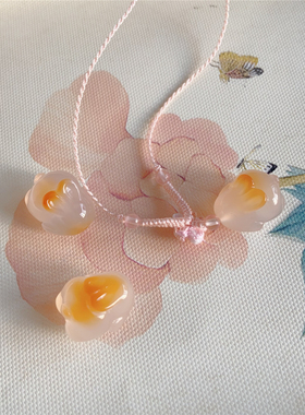 撒娇小兔天然蜜糖玉髓小兔挂坠玉佩 国潮文创玉石饰品项链爬爬兔