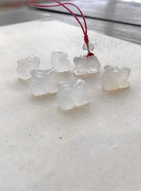 纯手工雕刻蜜糖色萌萌小坠玉佩