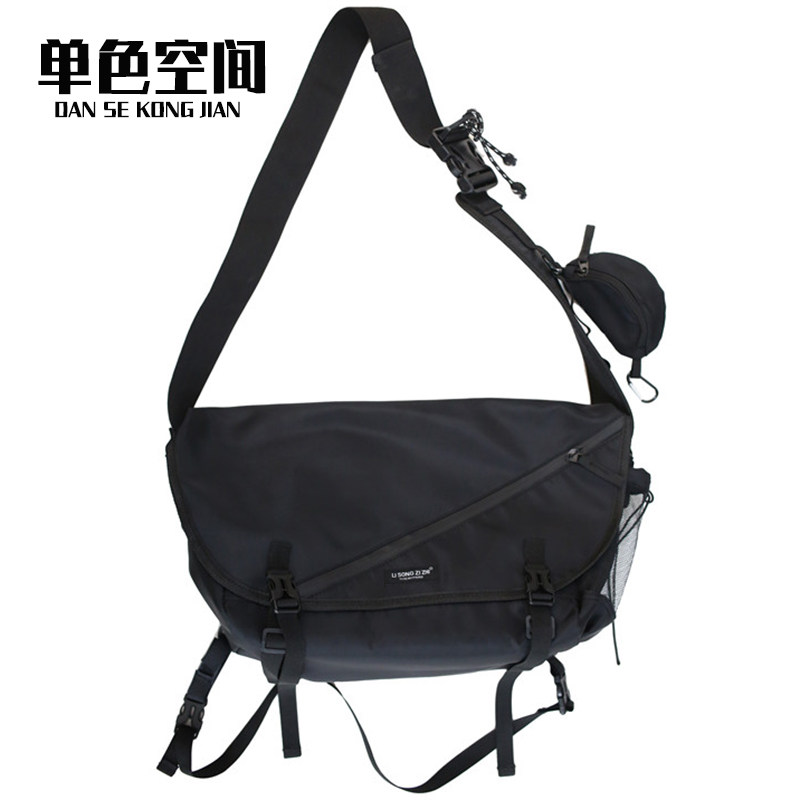 机能工装男士潮牌日系新款斜挎包 单色空间男士包袋