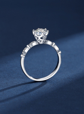 跨境轻奢新款原创s925银莫桑石皇冠戒指女时尚求婚钻戒1克拉直播