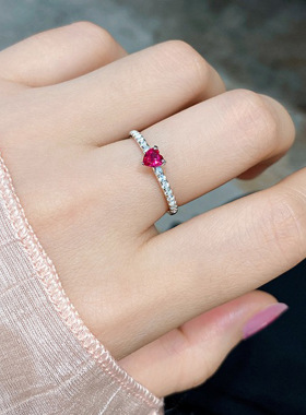 隆隆金珠宝2024新款925银小巧爱心戒指镶嵌高碳钻气质人工红宝女