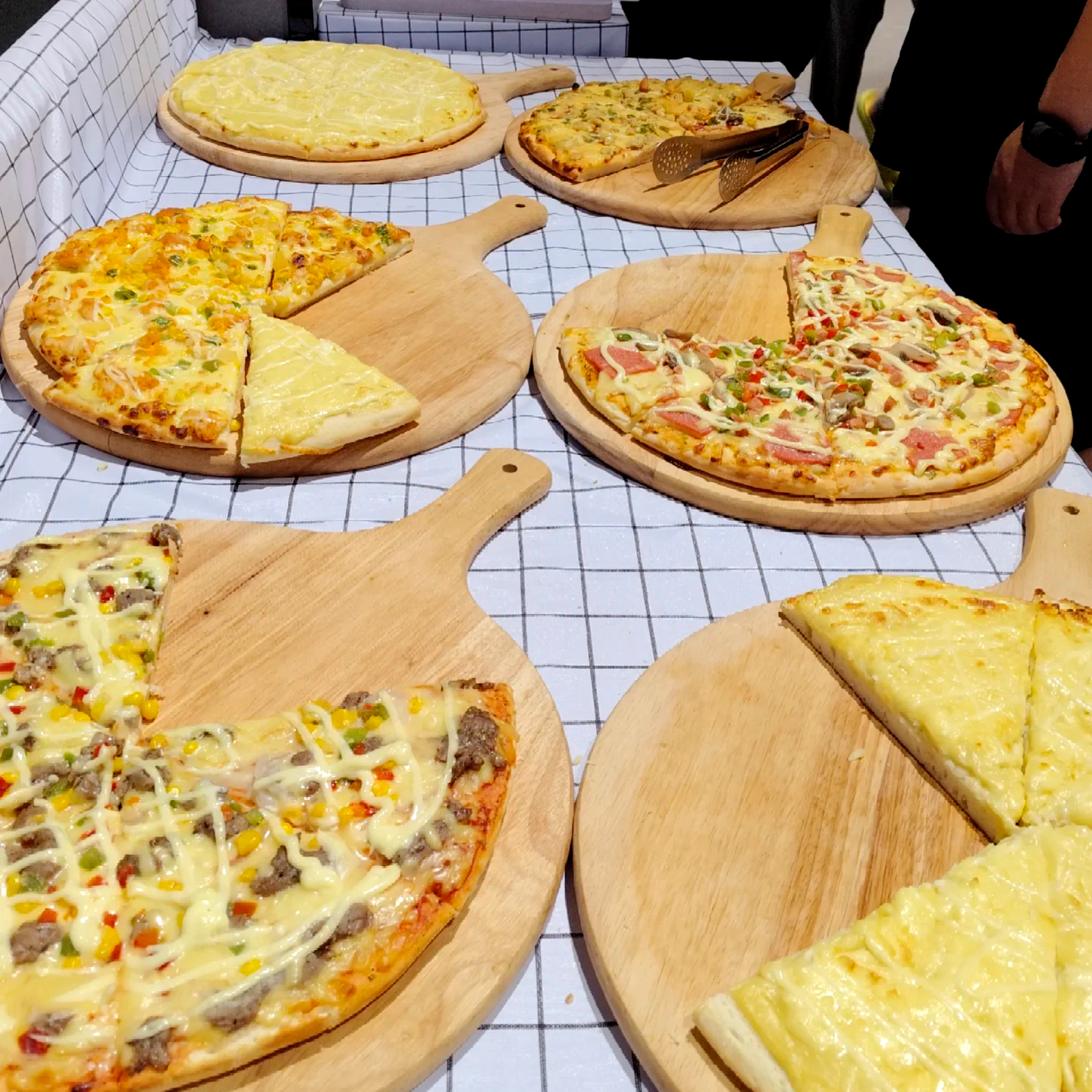 披萨板托盘木质16寸圆形木板天虹华润永辉超市同款15寸披萨托切盘 - 图3