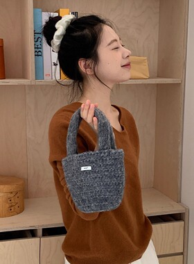 韩代红色氛围感斜挎手拎包两用秋冬款手工编织手机包迷你毛线针织