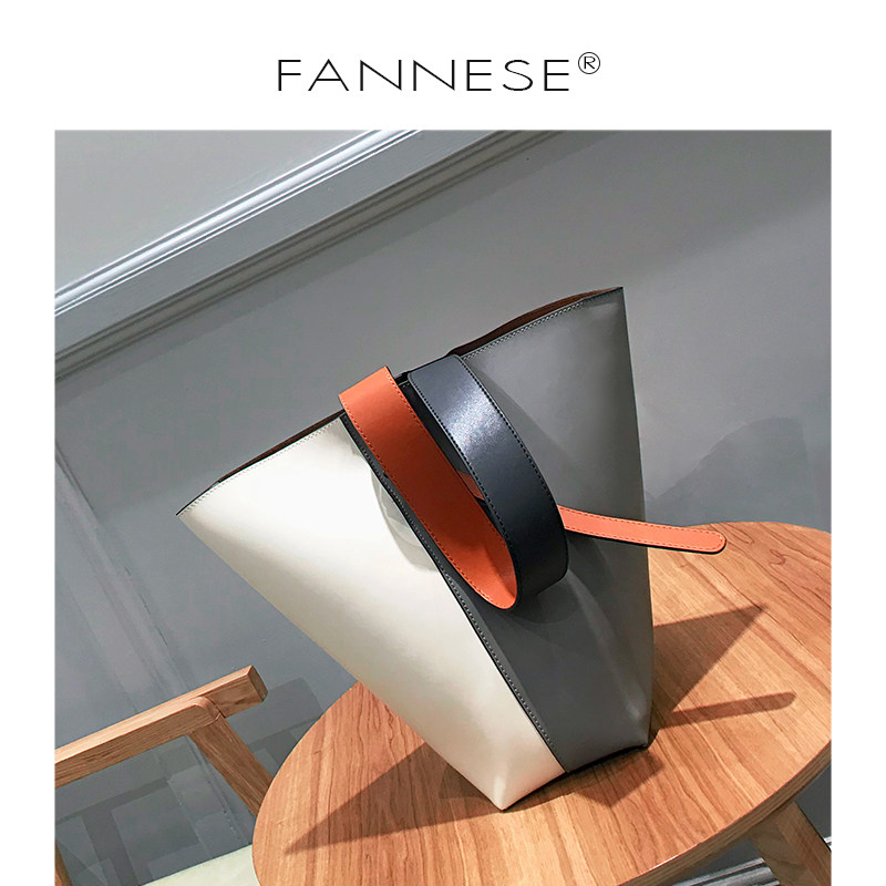 2020新款撞色真皮大容量托特水桶包 梵妮诗女士包袋