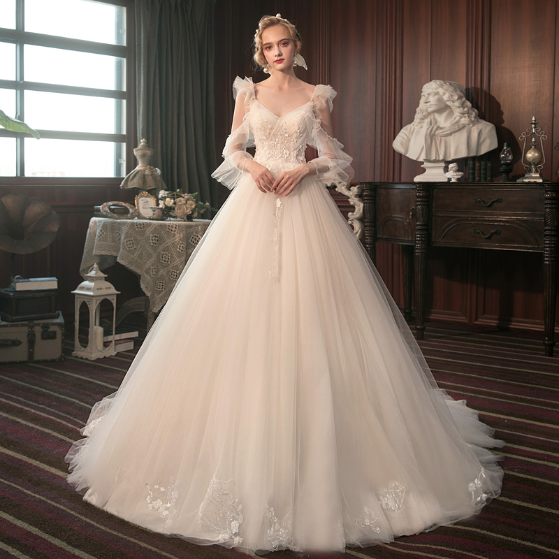 French main wedding dress 2021 Summer new simple court long sleeves, thin princess puffy skirt, wedding dress out, net red French main wedding dress 2021 Summer new simple court long sleeves, thin princess puffy skirt, wedding dress out, net red