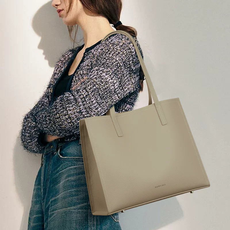 Capacious one-shoulder bag, genuine leather