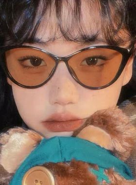 新款复古风太阳眼镜女纯欲素颜猫眼眼镜超轻防蓝光显瘦ins高颜值