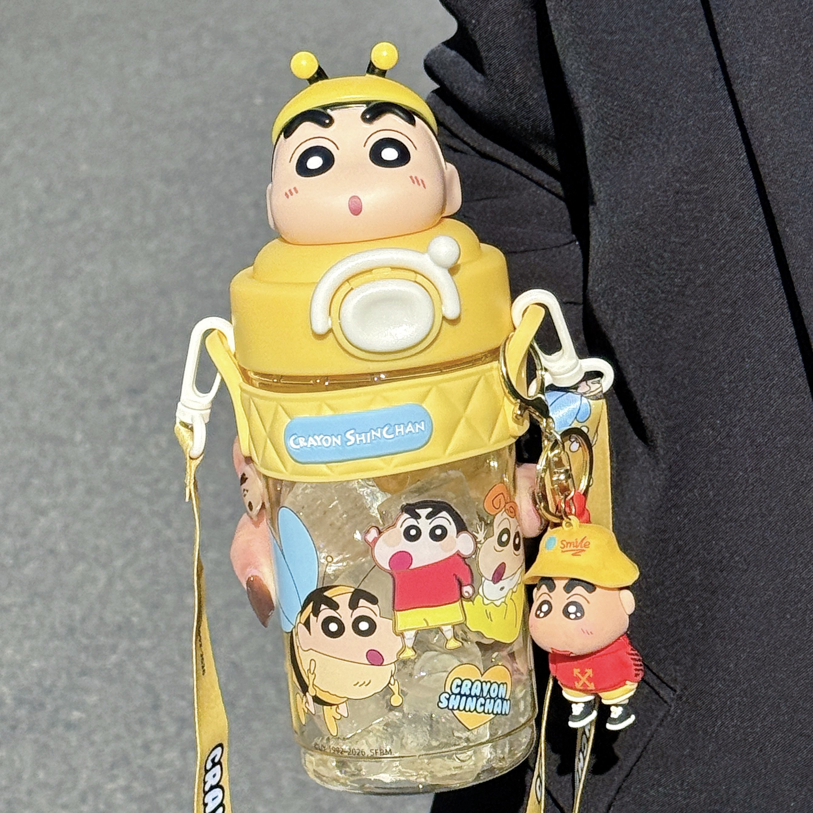 蜡笔小新吸管杯儿童上学专水杯大容量可斜跨背带塑料杯卡通随手杯,淘宝优惠券,粉丝福利购,淘宝优惠卷
