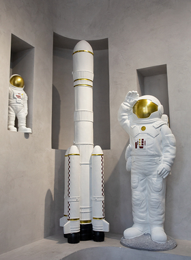 大型火箭宇航员落地摆件商业空间